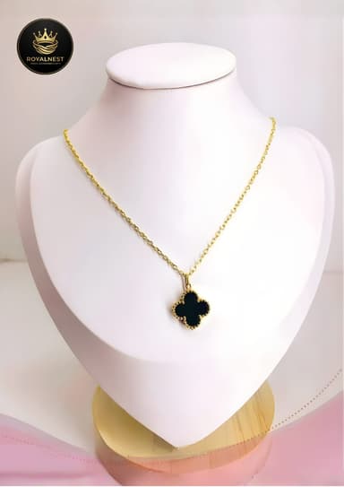 Clover Necklace Preview